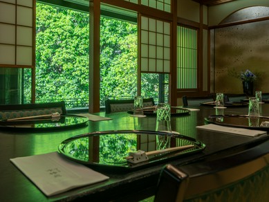 心温まるサービスと大人数対応の個室で、特別なひとときを