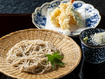 手打ちならではの風味豊かな『蕎麦』