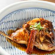 県内外や海外からのお客様を迎えた特別な席にもオススメ。接待や会食にも最適な落ち着いた空間に加えて、料理にそっと寄り添う愛媛の地酒なども取り揃えています。