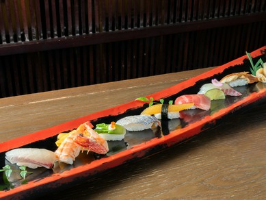 瀬戸内、宇和海の恵みをシンプルに食す『瀬戸の地魚にぎり』