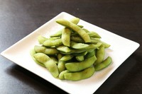 季節により枝豆とあわせる天然塩を使い分け