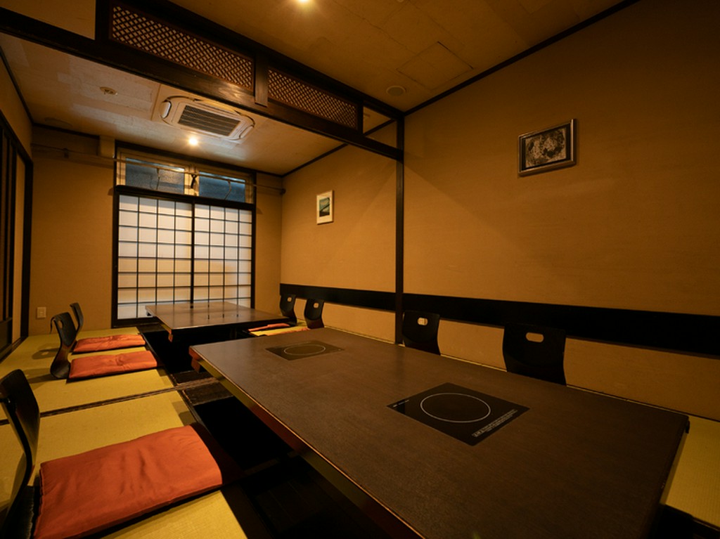 ゆったりとした会食を満喫できる大人の空間