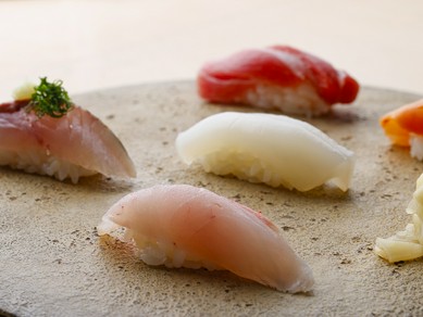 旬の天然魚と旨い寿司で織りなす『にぎり寿司盛り合わせ』
