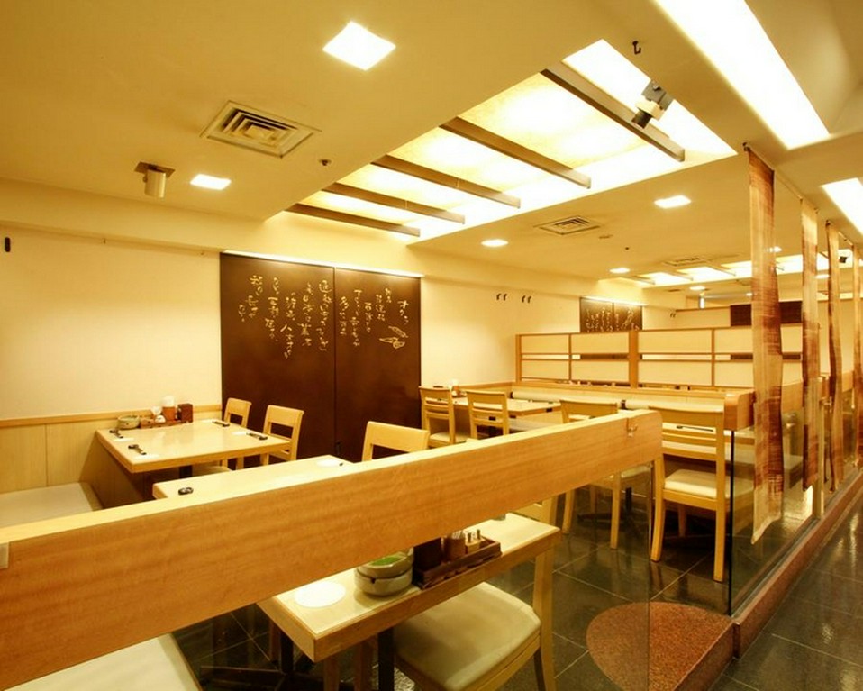 接待に最適。メインダイニングのほかに、半個室や個室を完備