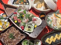 名物【京風おでん】と、旬鮮魚介【船盛り】、おでん出汁【黒毛和牛ひつまぶし】がついた至高の全八品です。