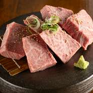 黒毛和牛の厚切りタン、ランプ、イチボを豪快にカットした食べ応え抜群のセットです。肉本来の旨みがダイレクトに味わえ、しっかりした歯ごたえもたまりません。噛むほどに広がる濃厚な味わいをぜひ堪能しましょう。