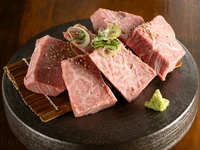 厚切りの極み！噛むほどに広がる黒毛和牛の旨み『最強厚切り3品』