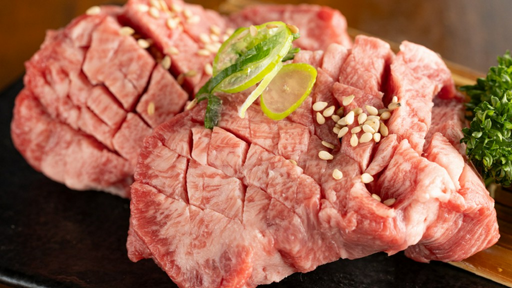 一口で感動。噛むたびジューシーな『厚切りタン』