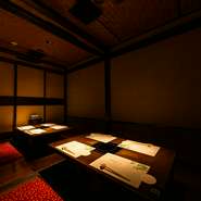 座敷は人数に合わせて繋げることができるので、宴会を開きやすい環境に。希少部位を集めたコース料理から飲み放題付きのコースまで、宴会に相応しいコースが用意されています。