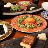 大人気のプラチナユッケに、当店自慢の30日間熟成金舌や牛肉寿司が楽しめるランチタイム限定のスペシャルコースです