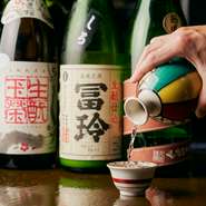 季節を楽しむ和食を、更に引き立てるお酒を多数ご用意。中でも日本酒は常時約20種ご用意