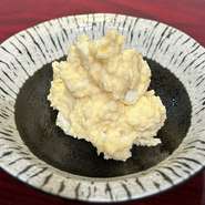 じゃがいもと卵のシンプルな自家製ポテトサラダです。
シンプルイズベストです。