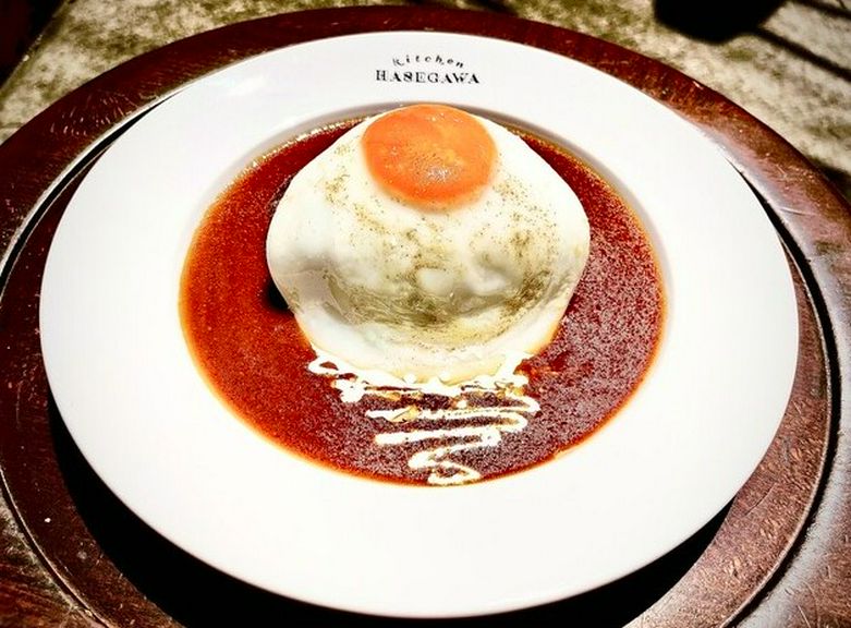 卵好き必見の鉄板コンビ『目玉焼きハンバーグ』