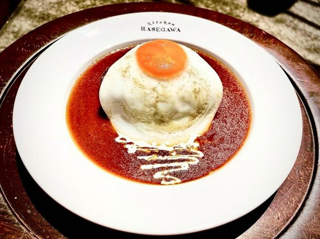 卵好き必見の鉄板コンビ『目玉焼きハンバーグ』