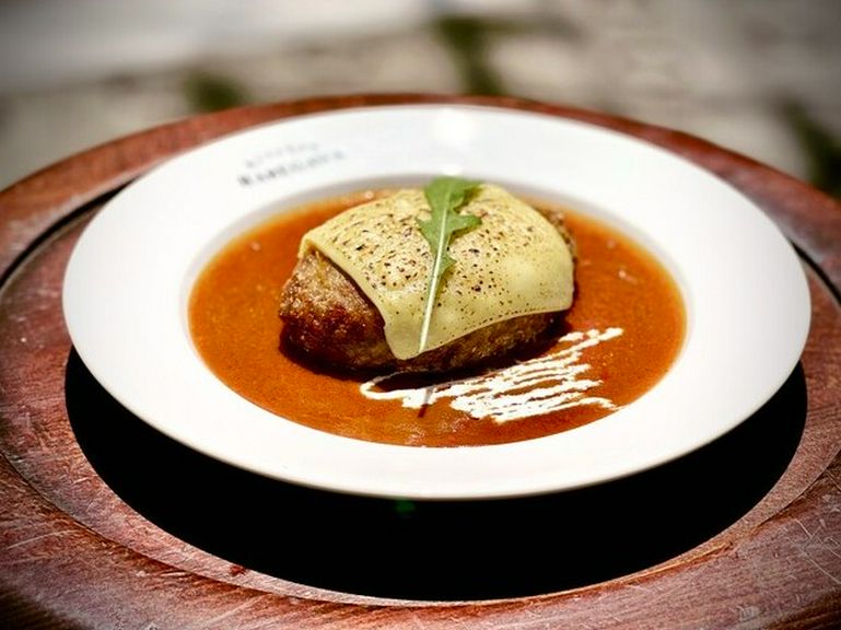 濃厚デミ×とろ〜りチーズの最強タッグ『デミグラスチーズハンバーグ』