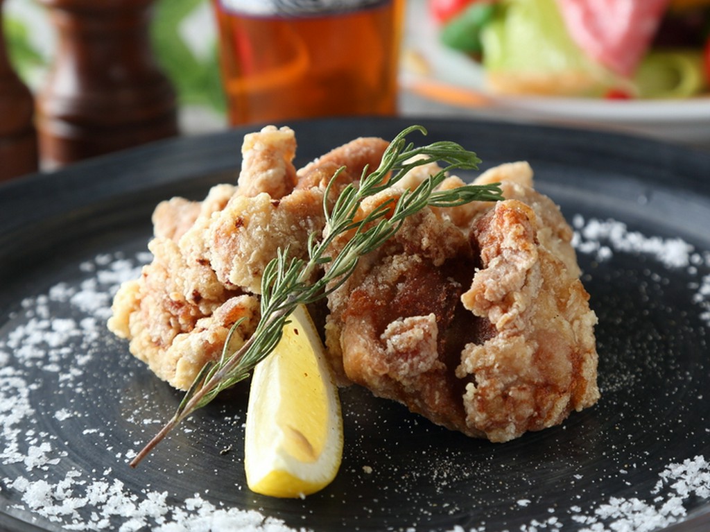 ジューシーで柔らかい『唐揚げ〈特〉山椒塩』