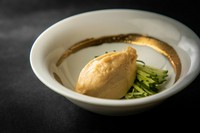 九州産大豆ふくゆたかを100%使用した堅豆腐をもろみ味噌につけたお酒のあてです。