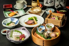 福岡・熊本・鹿児島の旬、良質、活。肉、魚をシンプルな調理で味わって頂くすこし贅沢なコースです。