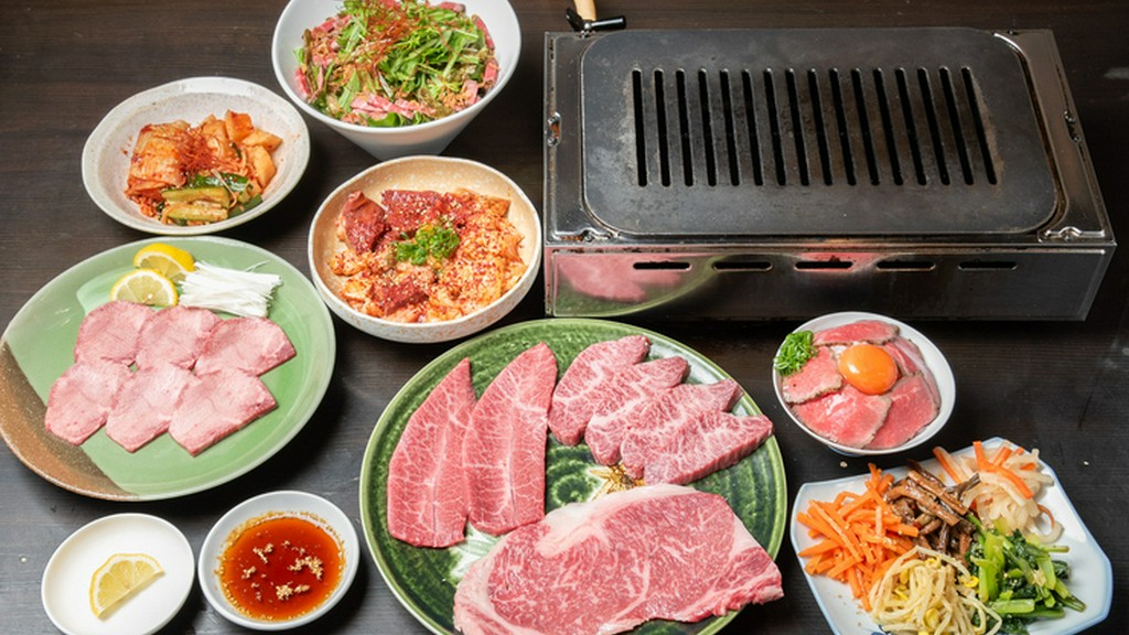 オススメがテーブルを埋める『（飲み放題付） やまさん牛特選焼肉お任せコース』