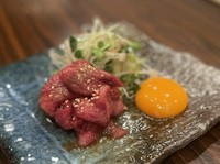 炙りユッケ
