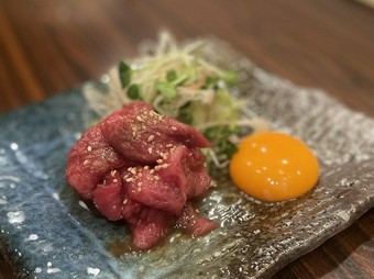 炙りユッケ