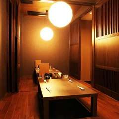 多数の半個室を完備するくつろぎ空間