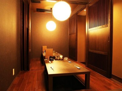 多数の半個室を完備するくつろぎ空間