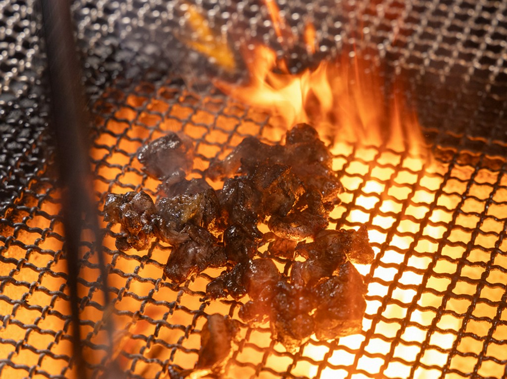 中洲で本格炭焼【地鶏屋　亜門】