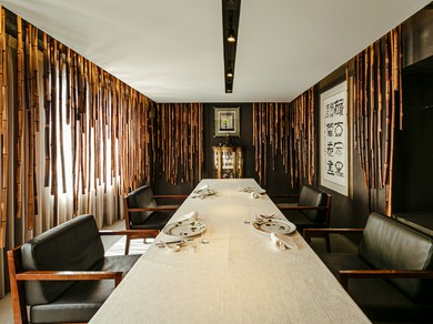 庭の緑を望む広間も、プライベート感あふれる個室も