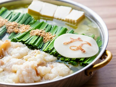 だしの豊かな風味と柚子胡椒の清々しさが調和する もつ鍋「塩」