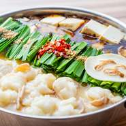 白味噌に自家製の黒マー油を入れることによりニンニクのコクと香ばしさがより深味を増します。