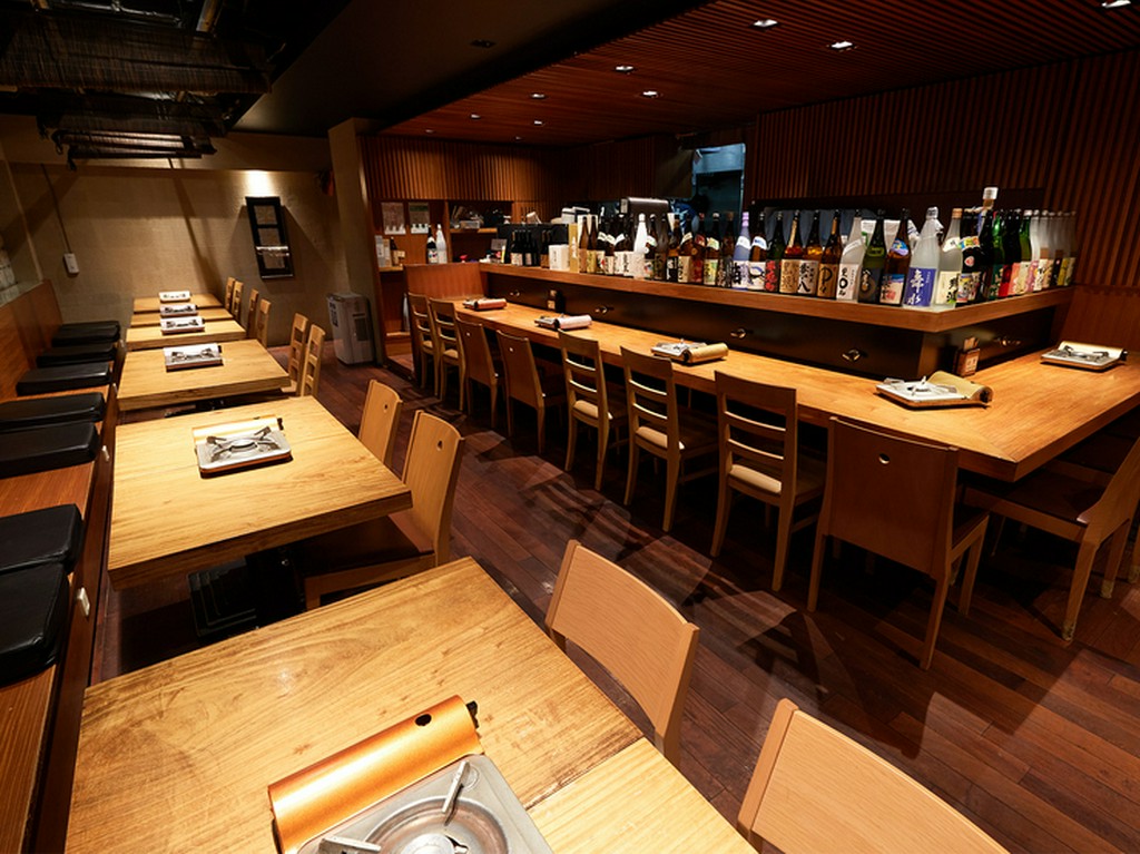 静かでくつろげる雰囲気は接待や、少人数での食事会に