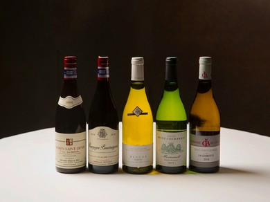 常時300種近いワインをストック。シャンパンがグラスでも注文可