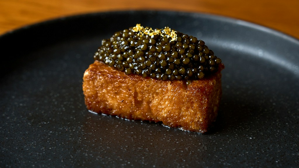 スペインの伝統料理と日本の繊細な調理技を融合した皿を披露