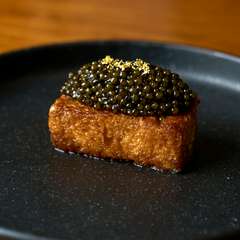 スペインの伝統料理と日本の繊細な調理技を融合した皿を披露