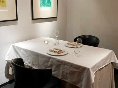 幅広いシーンに対応する三つの空間があり、完全個室も完備