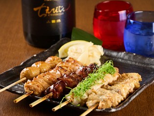 自社仕入れの新鮮な鶏肉を、お店で串打ち、焼きたてを提供