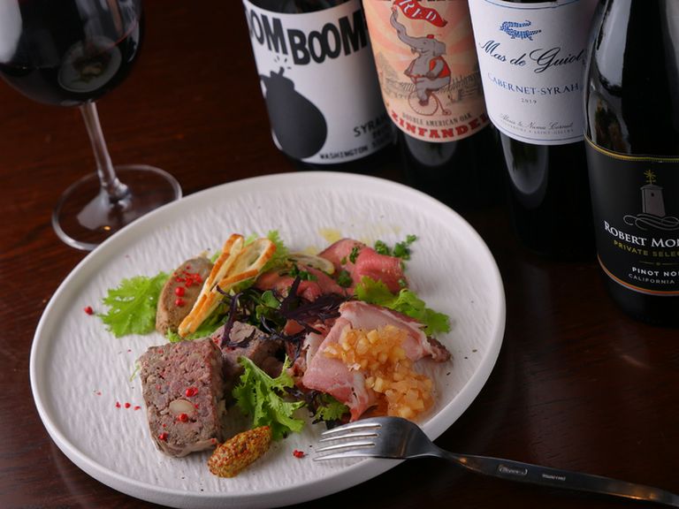 駅近の喧騒から離れて静かに憩える、知る人ぞ知る名ビストロ