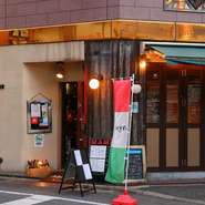 種類豊富なコース料理は、誕生日などのアニバーサリーディナーにも人気。予約時に記念日利用の旨を伝えておくと、デザートをメッセージ入りプレートに無料でグレードアップ。詳細は店舗にお問い合わせください。