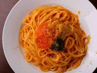 絶品！生ウニ＆高級魚卵たっぷり『ウニのトマトクリームパスタ』