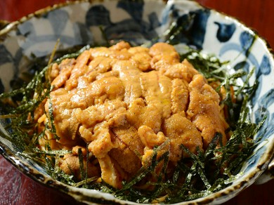 お洒落な空間で美食と美酒。二人の時間を楽しむ大人のデート