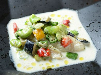 白身魚のムニエル　そら豆と彩野菜のクリームソース