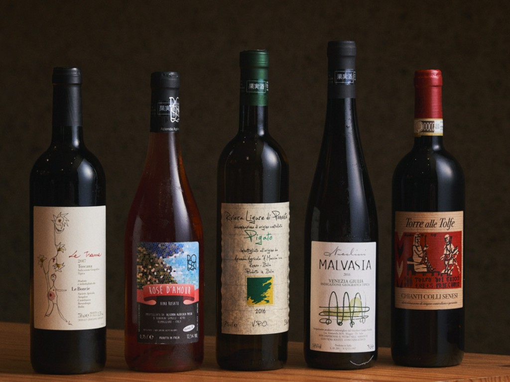 素材感を大切にしたシンプルな料理と並走するナチュラルワインを