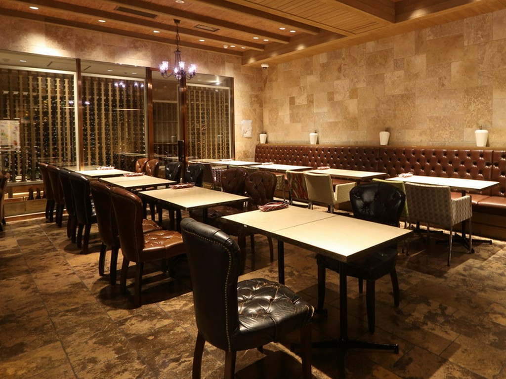 少人数から最大300名の大人数まで、個室でパーティーが可能