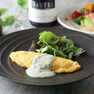 いつもとは少し趣向を変えて、ワインを飲みながら一年の疲れを労い合う忘年会はいかがでしょうか。多種多彩なワインが揃っているので、お気に入りの一杯がきっと見つかります。