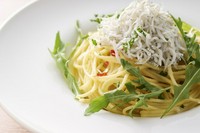 Whitebait Peperoncino
シラスの旨みを生かした、ニンニクと唐辛子のシンプルなオイルソース