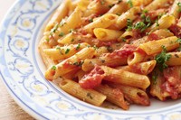 Penne Arrabbiata
ピリッと辛いトマトソースがクセになる