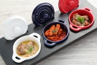 違った味や具材を楽しめる贅沢な煮込み料理。豚肉の赤ワイン煮込みをはじめ牛肉のフリカッセなど、人気のバリエーションがワインとベストマッチ!