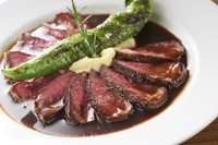 Roasted Japanese Black Wagyu Beef with Madeira Sauce
しっとり焼き上げた牛肉に芳醇なソース