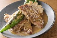 Roasted Selected Brand Pork of the Day with Charcuti?re Sauce
日替わりで選ぶ国産銘柄豚をクラシックなソースで